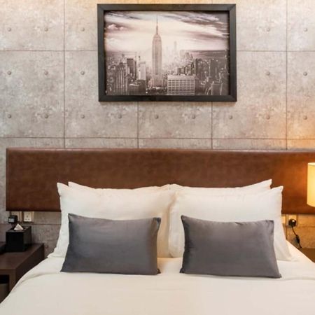 Hotel Centrestage Petaling Jaya By Perfect Host Exterior foto A bedroom at the hotel