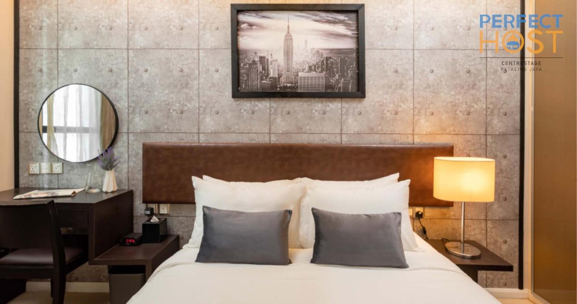Hotel Centrestage Petaling Jaya By Perfect Host Exterior foto A bedroom at the hotel