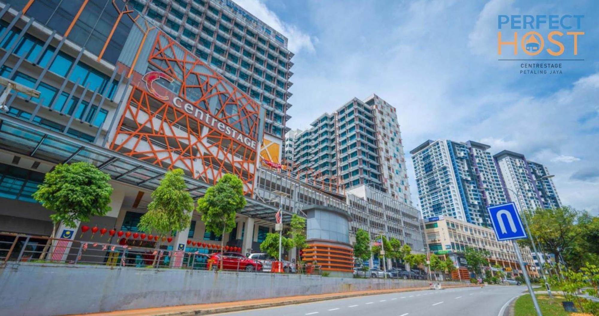 Hotel Centrestage Petaling Jaya By Perfect Host Exterior foto The mall's facade