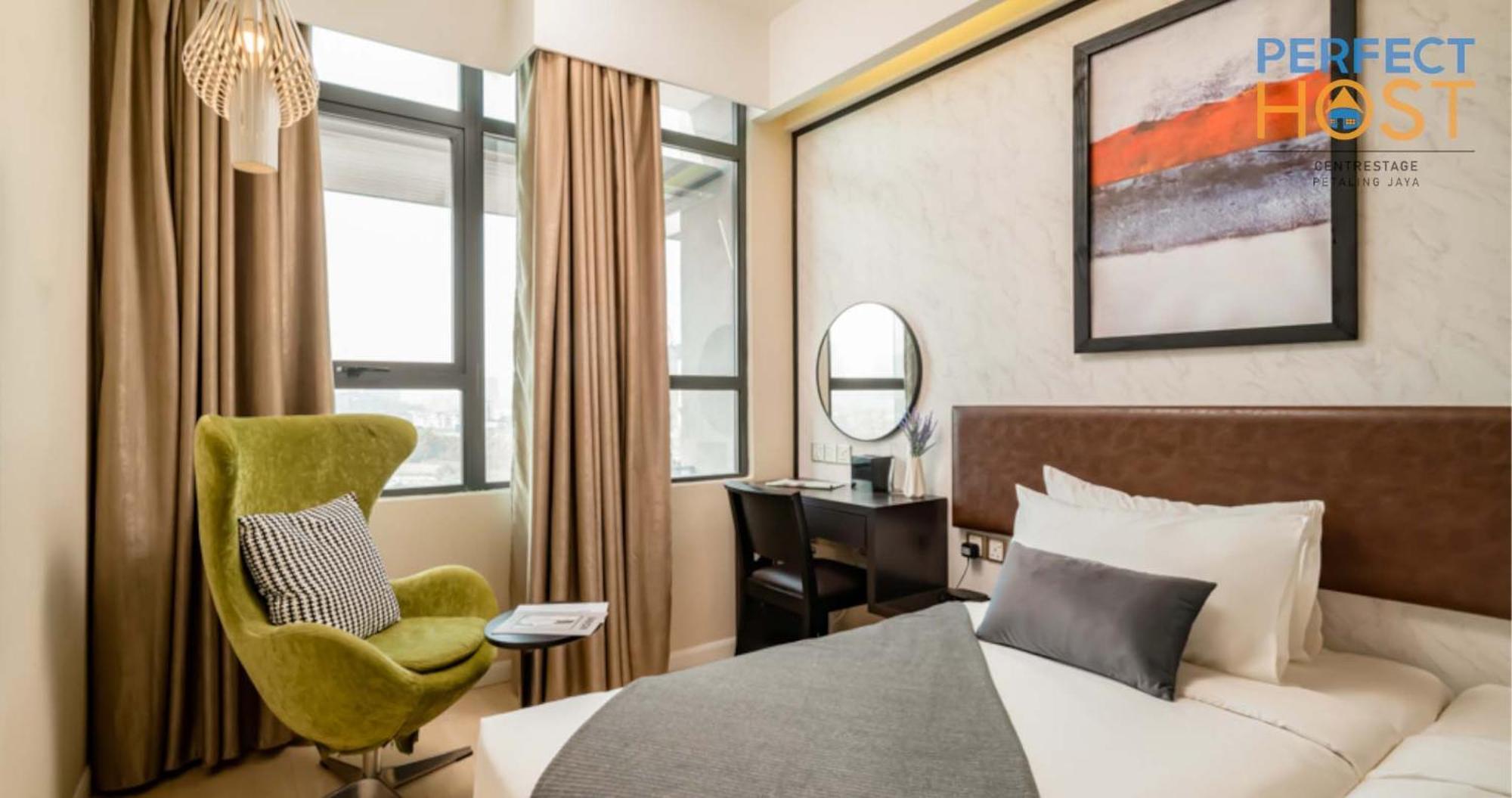 Hotel Centrestage Petaling Jaya By Perfect Host Exterior foto A bedroom at the hotel