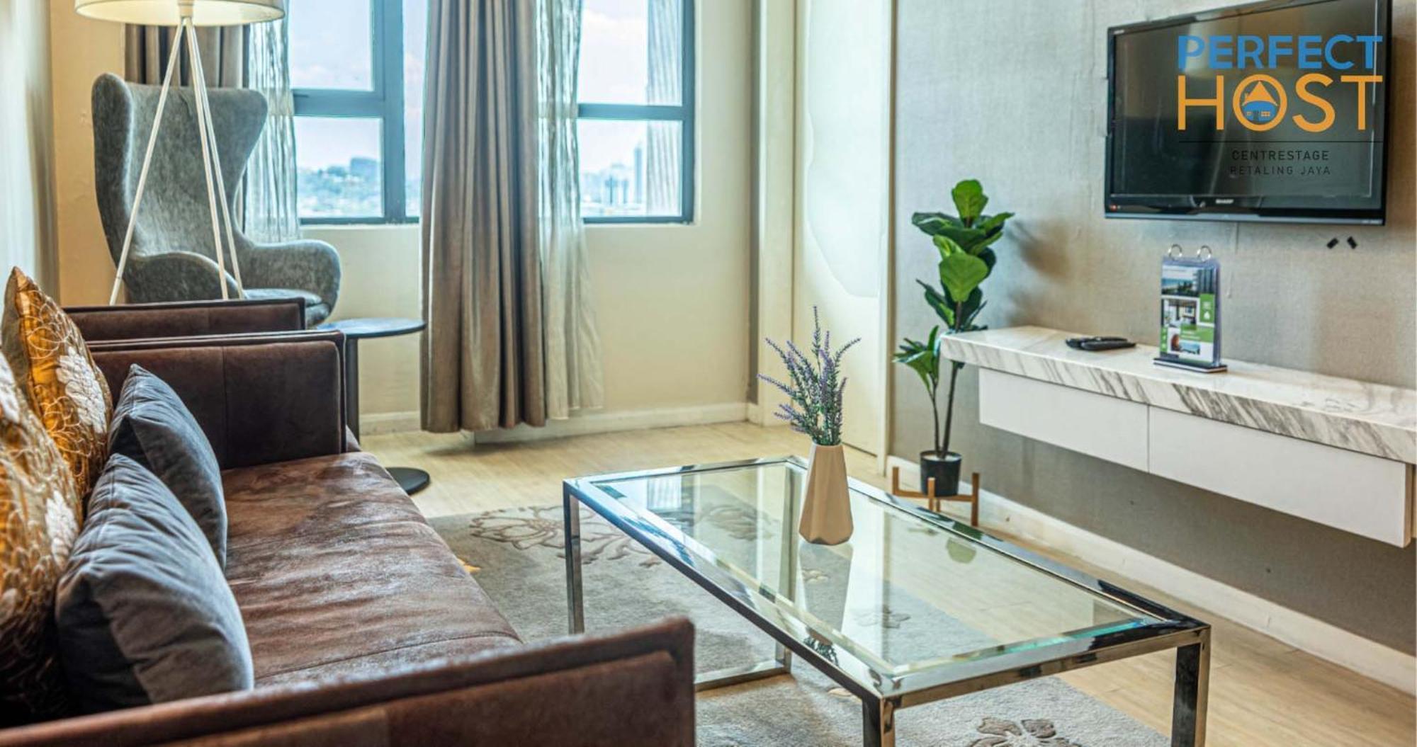 Hotel Centrestage Petaling Jaya By Perfect Host Exterior foto A living room at the hotel