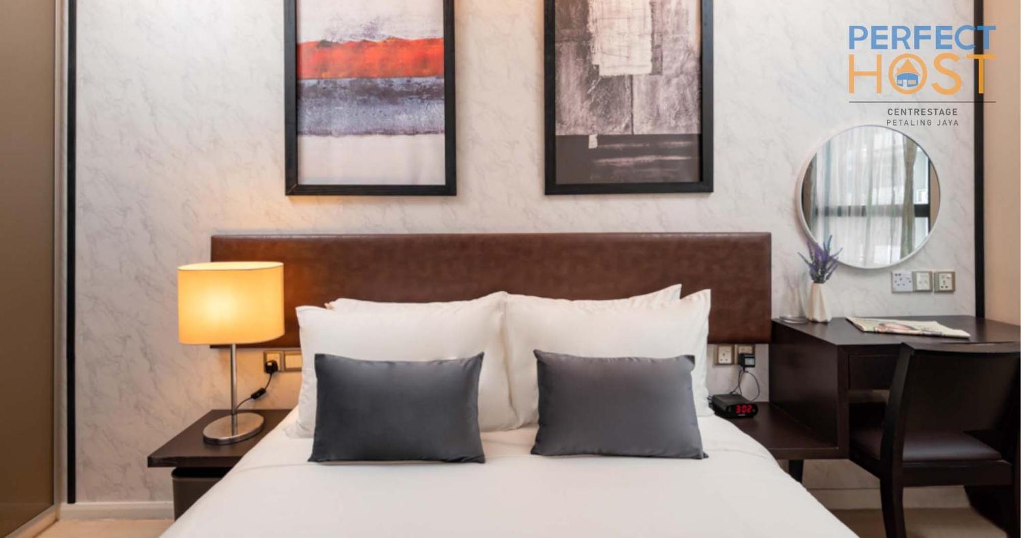Hotel Centrestage Petaling Jaya By Perfect Host Exterior foto A bedroom at the hotel