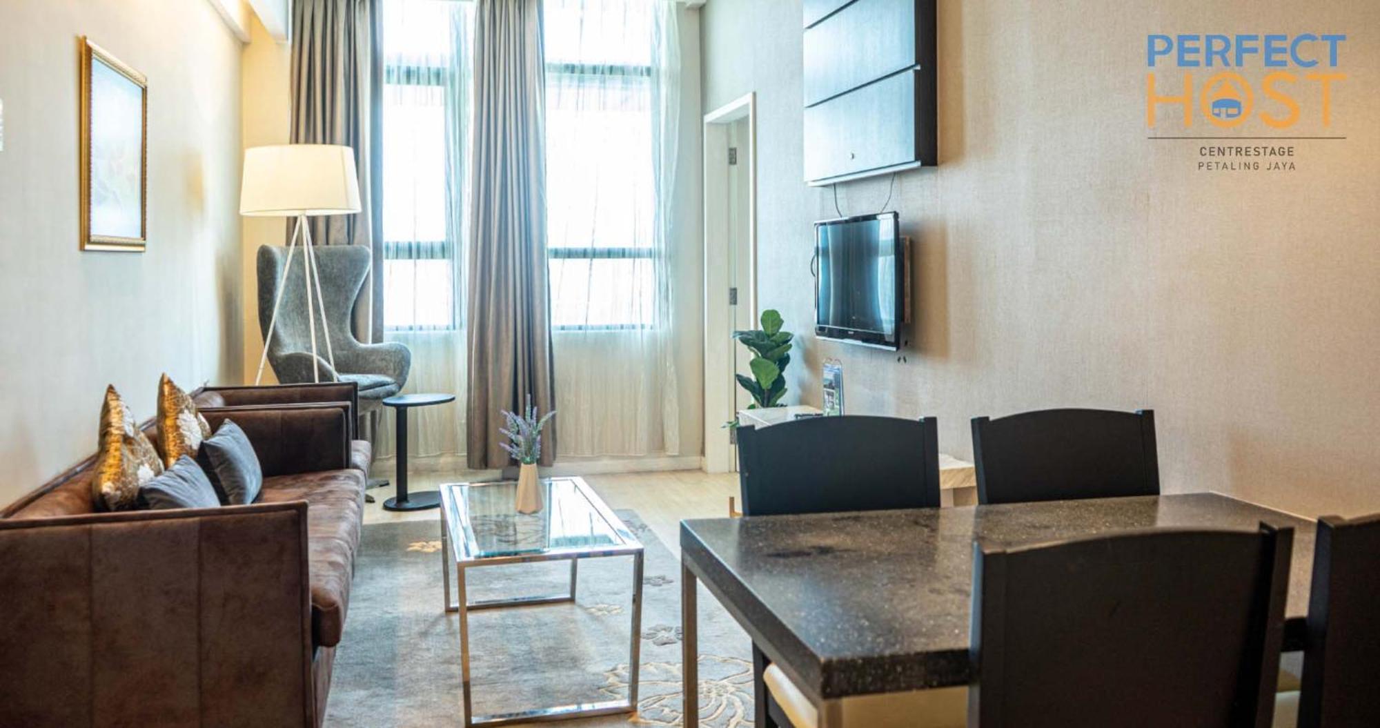 Hotel Centrestage Petaling Jaya By Perfect Host Exterior foto A living room in a serviced apartment in Warsaw, Poland