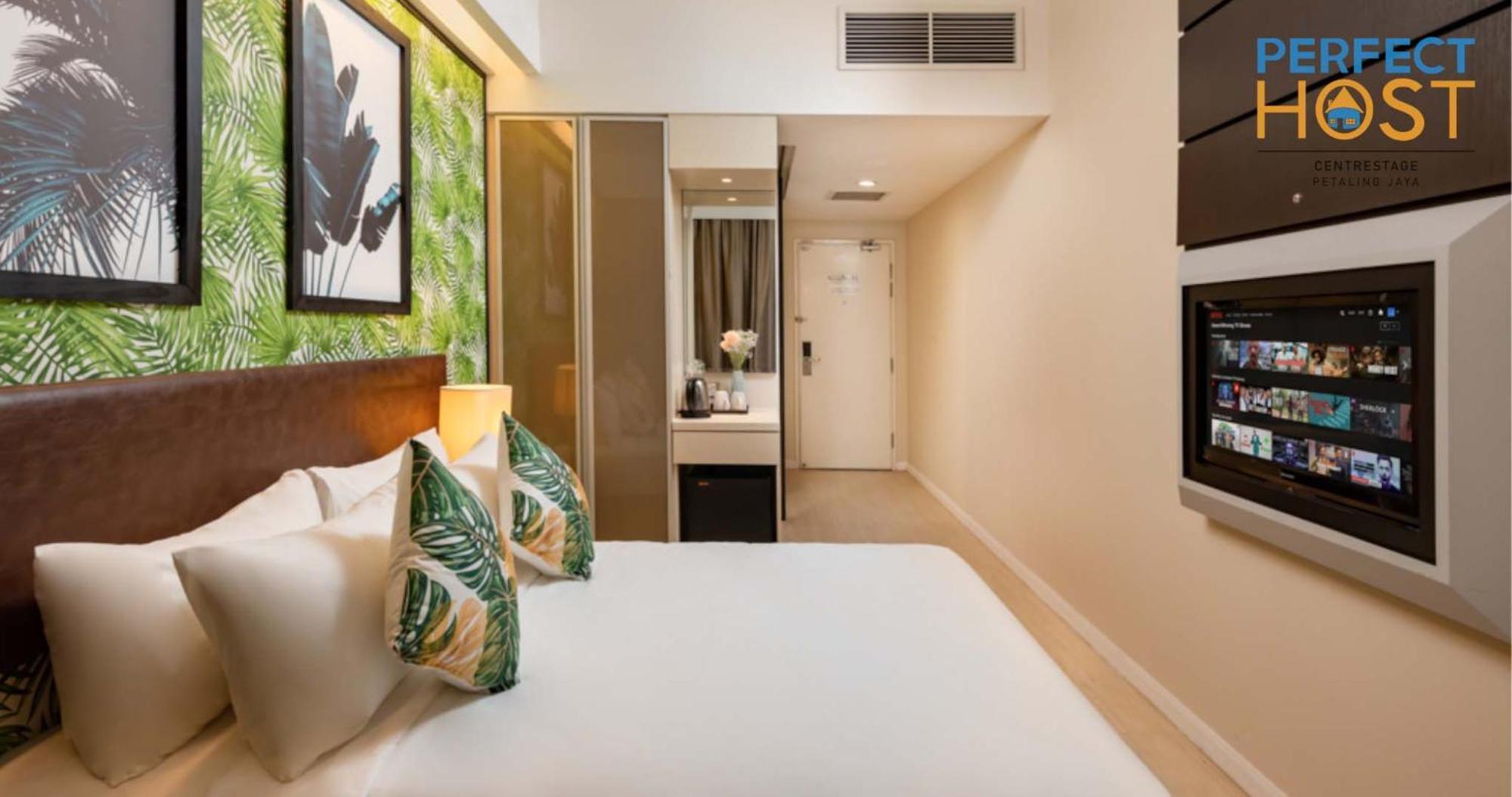 Hotel Centrestage Petaling Jaya By Perfect Host Exterior foto A room at the hotel