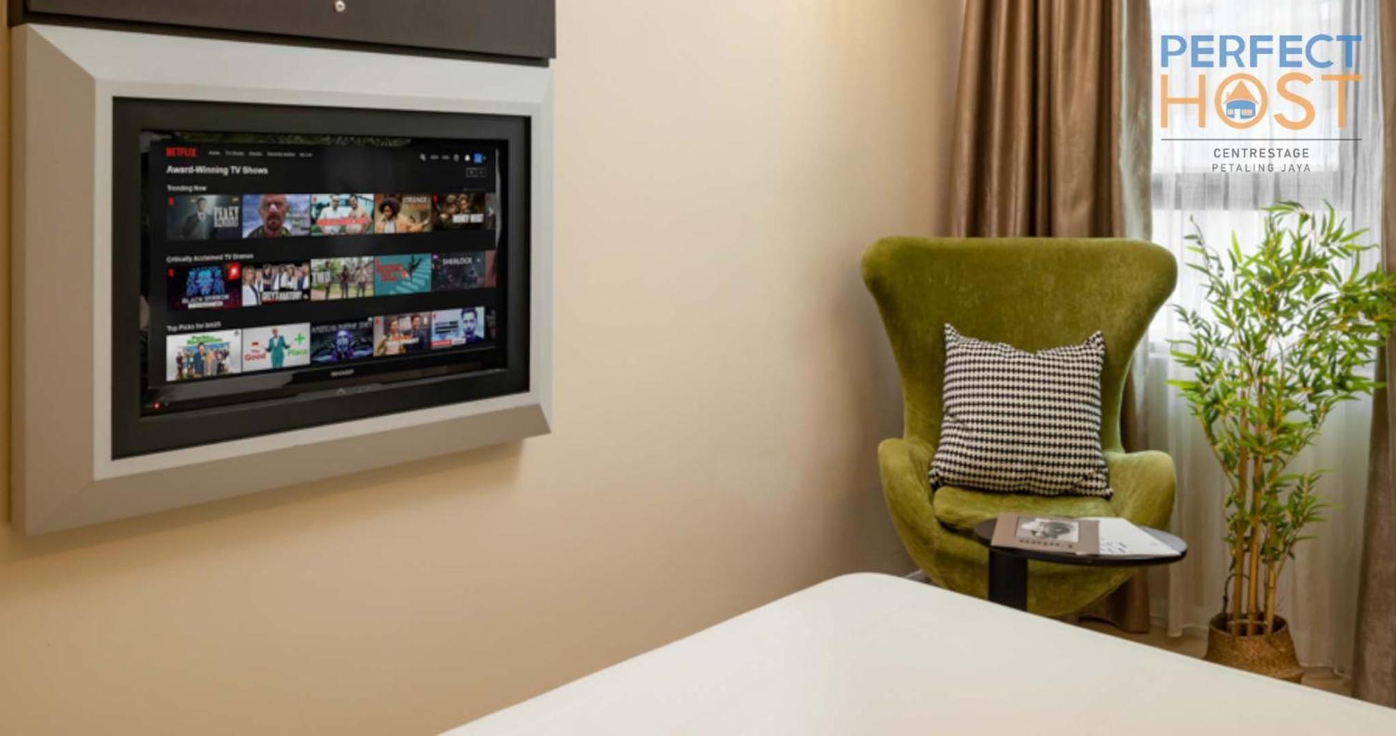 Hotel Centrestage Petaling Jaya By Perfect Host Exterior foto A television in a hotel room